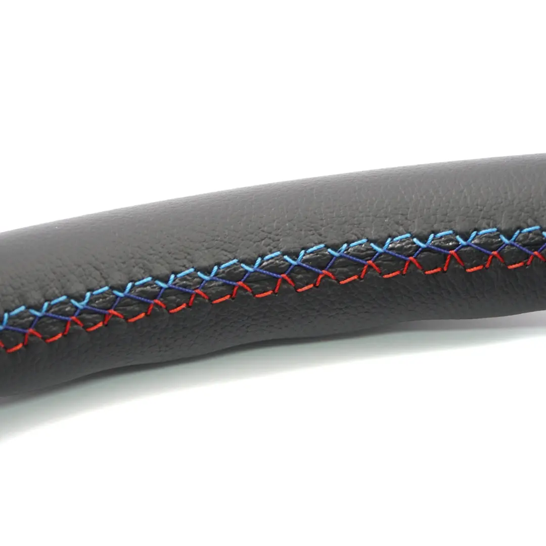 NUOVO Volante in pelle nera filettature M-tricolore per BMW F01 F02 F07 GT F10 F11 con numero di parte 6790886 BMW F01 F02 F07 GT F10 F11 NUOVO Volante in pelle nera filettature M-tricolore - SKU 6790886-2 - Numero di parte 6790886