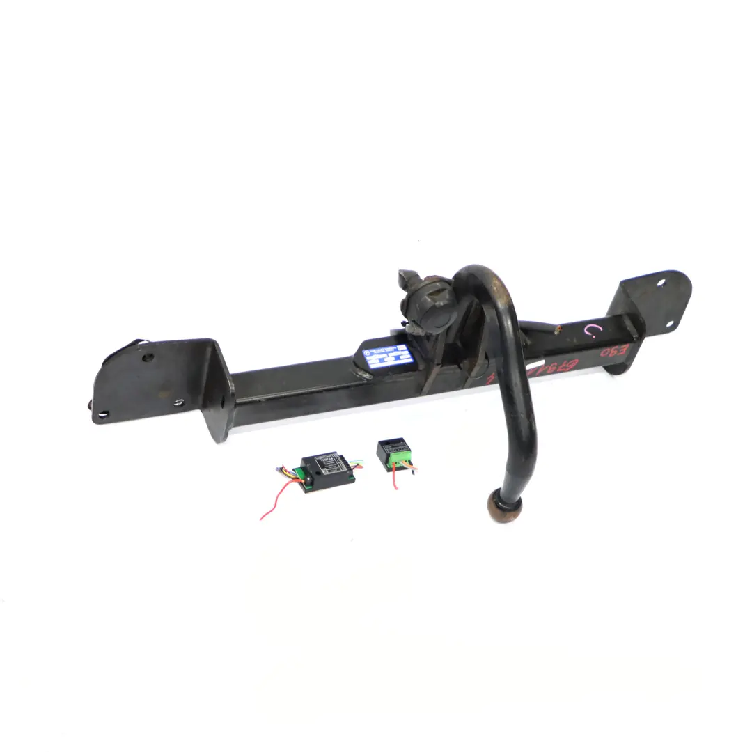 Gancio Traino Gancio Traino Tow-Trust per BMW E90 E91 Touring con numero di parte 6791155 BMW E90 E91 Touring Gancio Traino Gancio Traino Tow-Trust - SKU 6791155-4 - Numero di parte 6791155