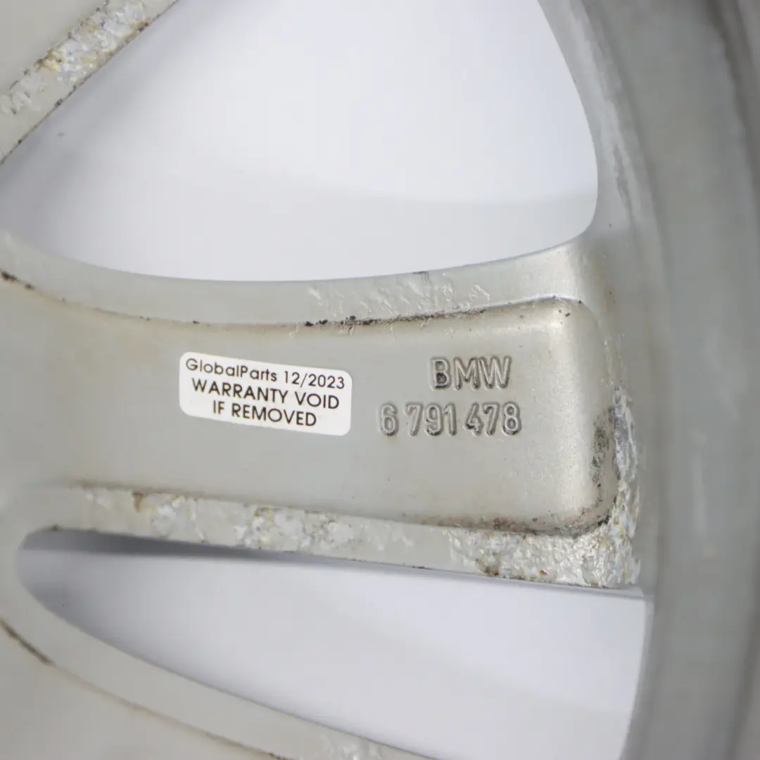 Silberne Leichtmetallfelge V Speiche 338 17" 8J ET:34 für BMW E90 E91 E92 mit Teilenummer 6791478 BMW E90 E91 E92 Silberne Leichtmetallfelge V Speiche 338 17" 8J ET:34 - SKU 6791478-2 - Teilenummer 6791478