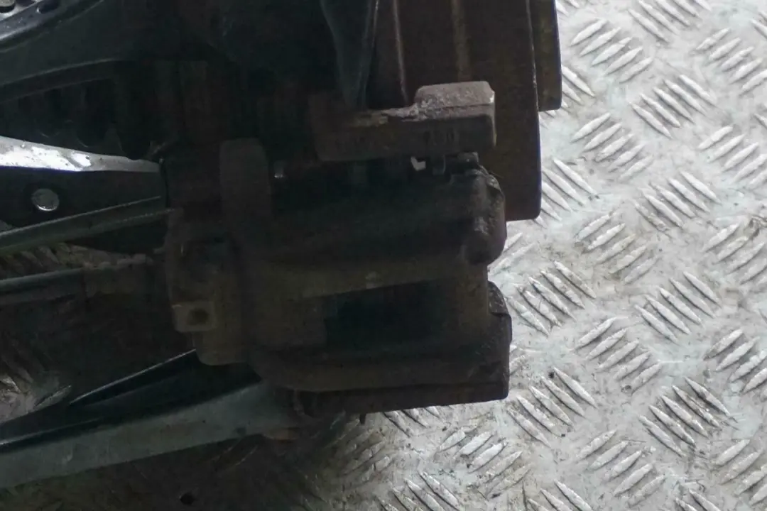 N47N Pivotement Support de Roue etrier Arriere Gauche pour BMW F21 116d à propos du numéro de pièce 6792515 BMW F21 116d N47N Pivotement Support de Roue etrier Arriere Gauche - SKU 6792515-6 - Numéro de pièce 6792515