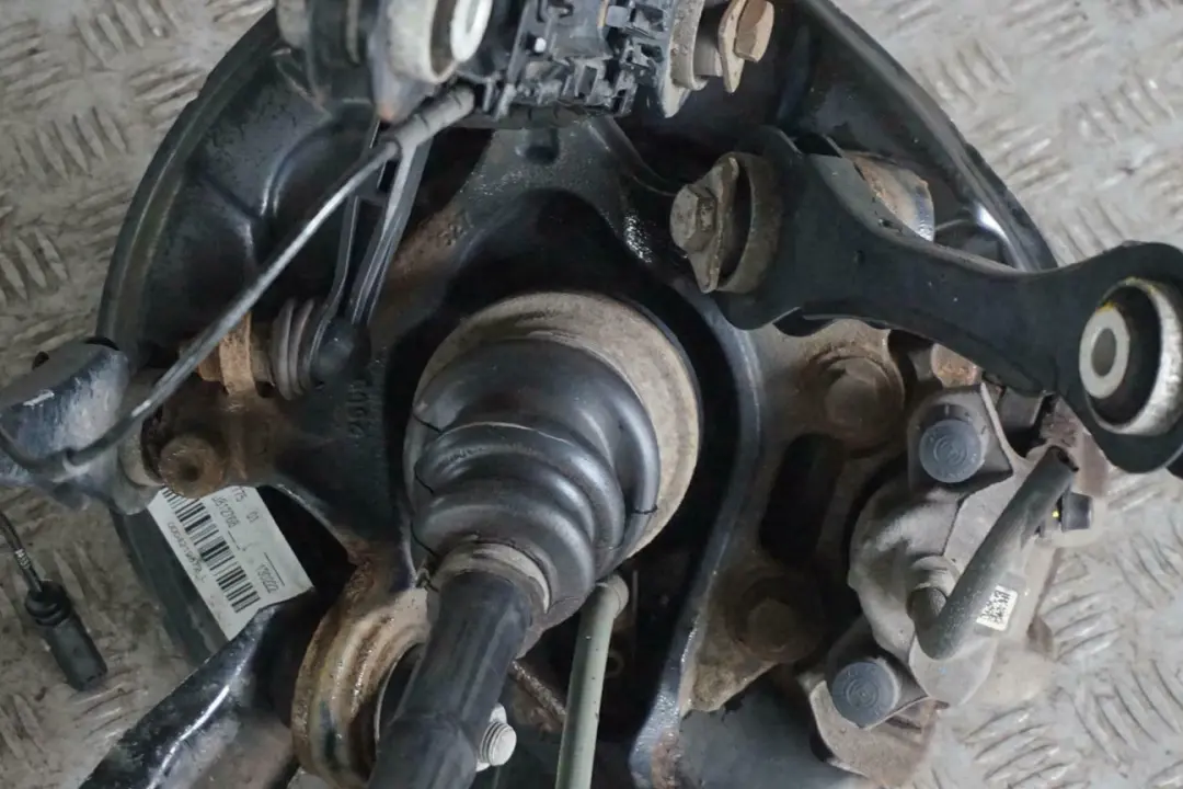 BMW F21 116d N47N Zwrotnica Półoś Lewy Tył - SKU 6792515-6 - Numer Części 6792515