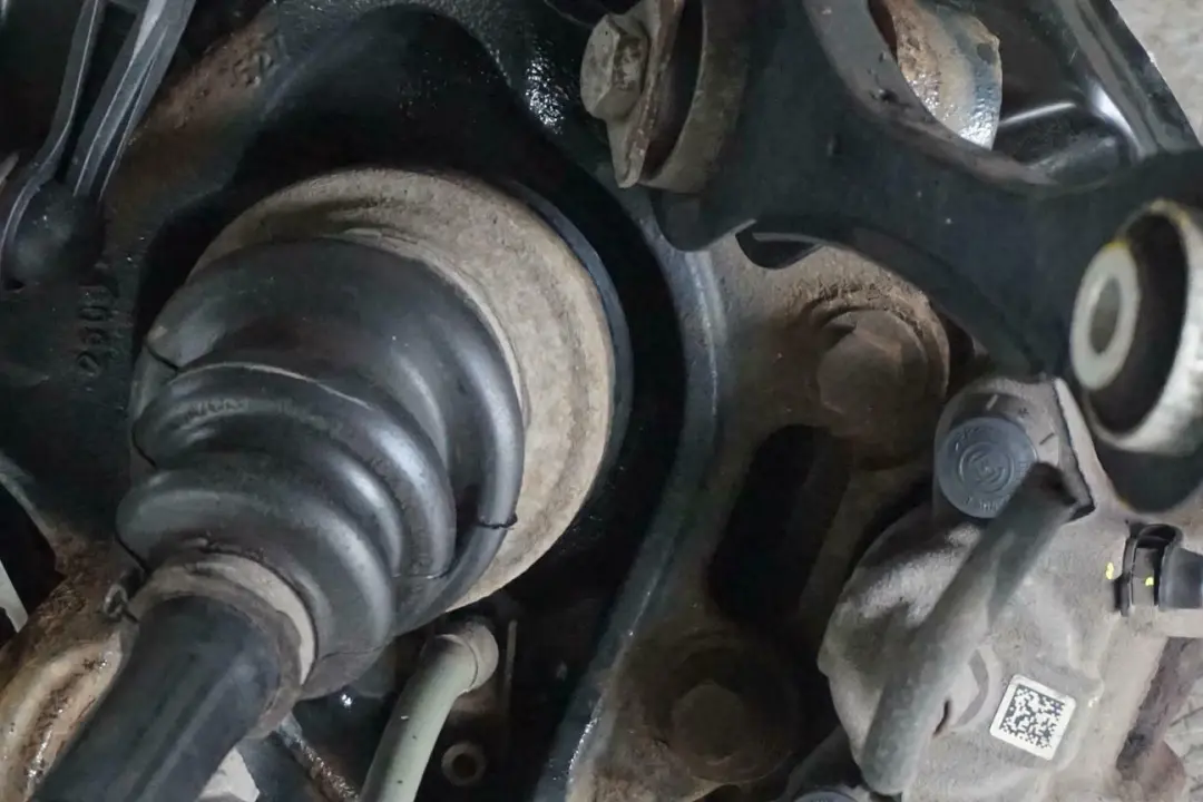 BMW F21 116d N47N Zwrotnica Półoś Lewy Tył - SKU 6792515-6 - Numer Części 6792515