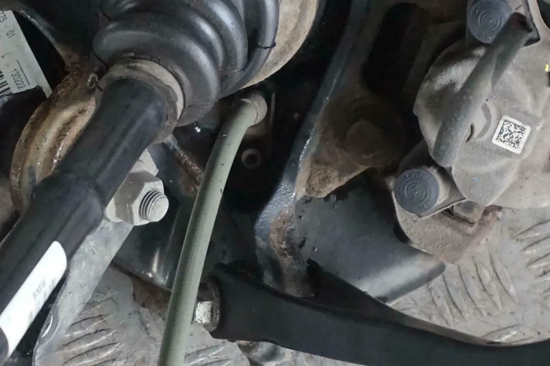 N47N Zwrotnica Półoś Lewy Tył do BMW F21 116d o numerze 6792515 BMW F21 116d N47N Zwrotnica Półoś Lewy Tył - SKU 6792515-6 - Numer Części 6792515