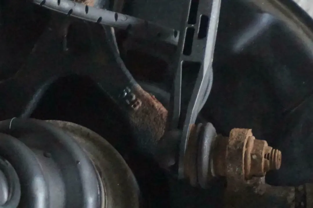 BMW F21 116d N47N Zwrotnica półoś prawa 116HP - SKU 6792516-8 - Numer Części 6792516