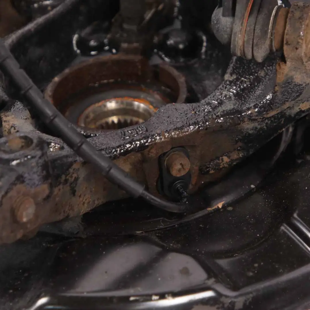 N47N Zwrotnica Piasta Koła Zacisk Lewy 184HP do BMW F30 320d o numerze 6792521 BMW F30 320d N47N Zwrotnica Piasta Koła Zacisk Lewy 184HP - SKU 6792521 - Numer Części 6792521