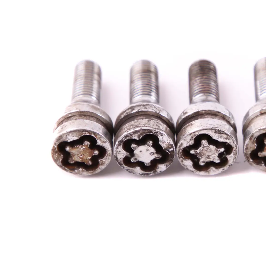 BMW E60 E61 E81 E87 E90 Śruba Koła Czarna Z Kluczykiem 6792849 - SKU 6792849-3 - Numer Części 2453959