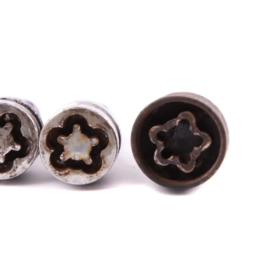 BMW E60 E61 E81 E87 E90 Śruba Koła Czarna Z Kluczykiem 6792849 - SKU 6792849-3 - Numer Części 2453959
