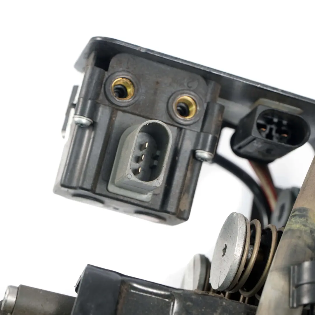 Unidad control motor suspensión suministro Compresor aire para BMW F01 F02 F07 F11 con número de pieza 6875176 BMW F01 F02 F07 F11 Unidad control motor suspensión suministro Compresor aire - SKU 6794465 - Número de pieza 6875176