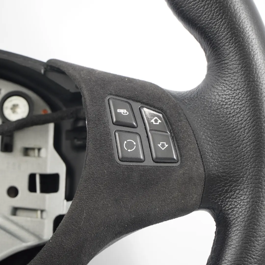 deportivo de cuero con aro multifunción para BMW E81 E87 E90 E91 E92 Volante con número de pieza 6795570 BMW E81 E87 E90 E91 E92 Volante deportivo de cuero con aro multifunción - SKU 6795570-4 - Número de pieza 6795570