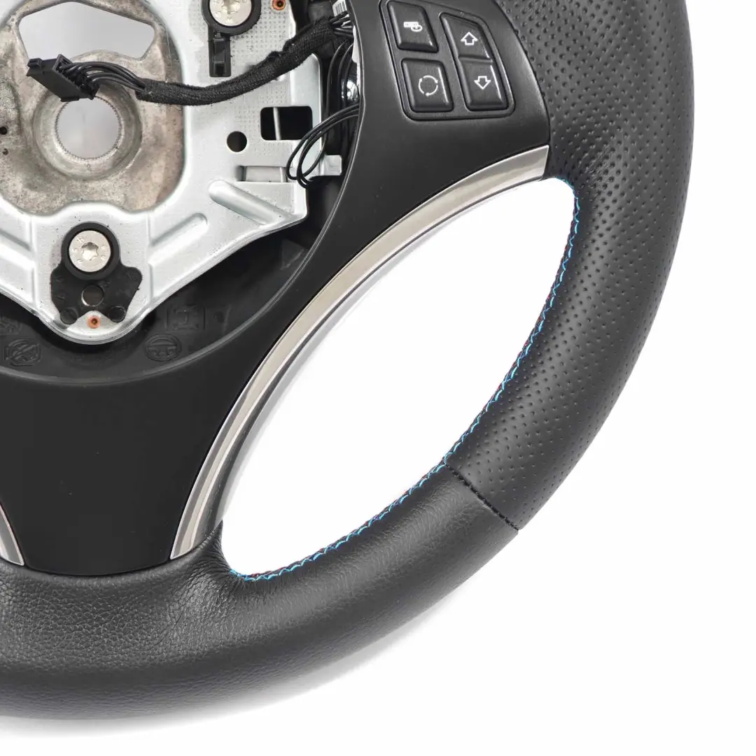 Volant Sport avec Cuir Neuf Noir et Multifonction pour BMW E81 E87 E90 E91 E92 E93 à propos du numéro de pièce 6795572 BMW E81 E87 E90 E91 E92 E93 Volant Sport avec Cuir Neuf Noir et Multifonction - SKU 6795572-4 - Numéro de pièce 6795572