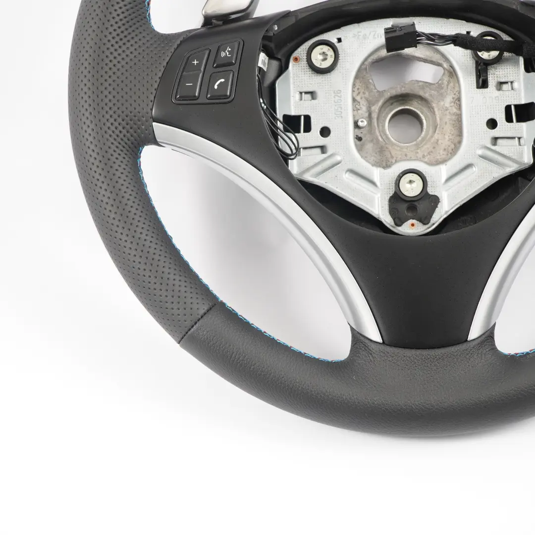 NEUES Leder M-Sport Look Sport Lenkrad Schaltwippen für BMW E87 E90 E91 E92 E93 mit Teilenummer 6795572 BMW E87 E90 E91 E92 E93 NEUES Leder M-Sport Look Sport Lenkrad Schaltwippen - SKU 6795572 - Teilenummer 6795572