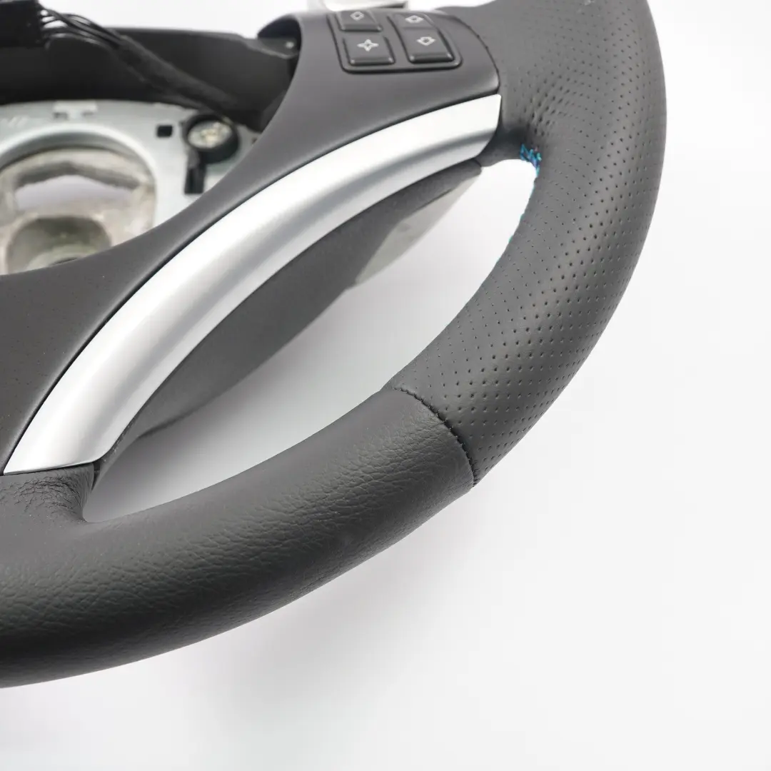 Volant Sport avec Cuir Neuf Noir et Multifonction pour BMW E81 E87 E90 E91 E92 E93 à propos du numéro de pièce 6795572 BMW E81 E87 E90 E91 E92 E93 Volant Sport avec Cuir Neuf Noir et Multifonction - SKU 6795572 - Numéro de pièce 6795572