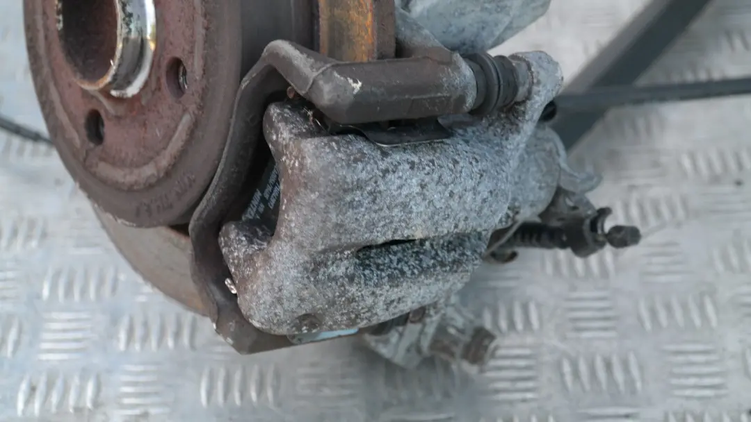 LEFT REAR WHEEL CARRIER LEG BRAKE SUSPENSION HUB N/S to Mini Cooper One R55 R56 R57 with Part number 6795659 Mini Cooper One R55 R56 R57 LEFT REAR WHEEL CARRIER LEG BRAKE SUSPENSION HUB N/S - SKU 6795659-2 - Part number 6795659