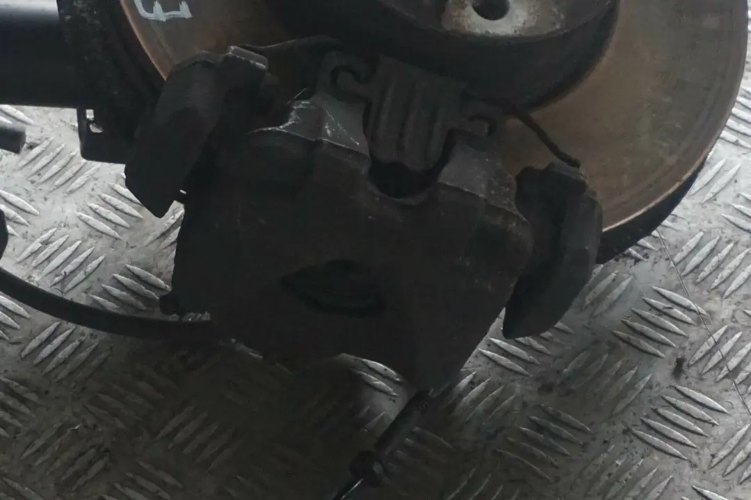 BMW E90 320d ed N47N Suspensión delantera derecha Deportiva Muelle - SKU 6796160 - Número de pieza 6796160