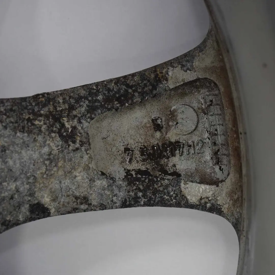 llanta de aleación plata 17 "7,5J Star Spoke 394 ET:34 para BMW F30 F31 F32 con número de pieza 6796243 BMW F30 F31 F32 llanta de aleación plata 17 "7,5J Star Spoke 394 ET:34 - SKU 6796243-2 - Número de pieza 6796243