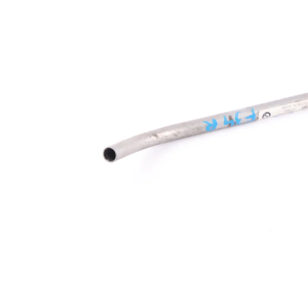 Tubo Guida Destra 6792267 per BMW F30 F31 con numero di parte 6798576 BMW F30 F31 Tubo Guida Destra 6792267 - SKU 6798576 - Numero di parte 6798576