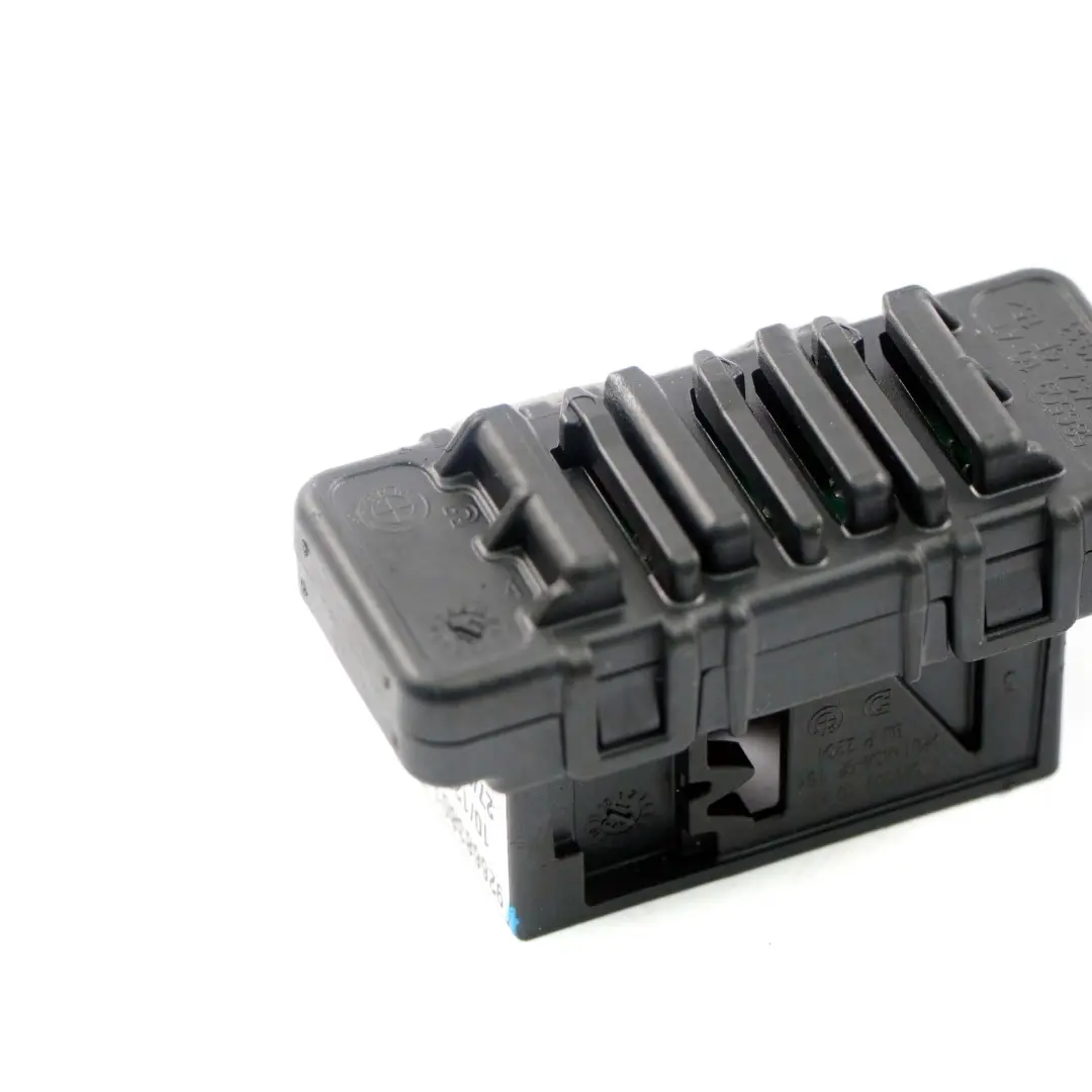 Scomparto Lattina Bus Interfaccia 586509 per BMW F10 F11 F20 F21 F30 10 con numero di parte 6814611 BMW F10 F11 F20 F21 F30 10 Scomparto Lattina Bus Interfaccia 586509 - SKU 6814611 - Numero di parte 6814611