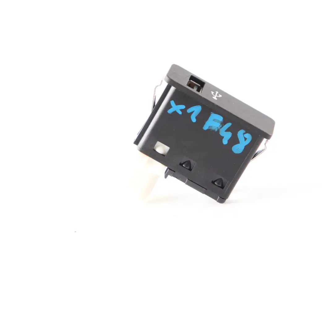 Wejście Wtyczka Gniazdo USB do BMW F45 X1 F48 Mini F55 F56 F57 F60 o numerze 6820397 BMW F45 X1 F48 Mini F55 F56 F57 F60 Wejście Wtyczka Gniazdo USB - SKU 6820397 - Numer Części 6820397