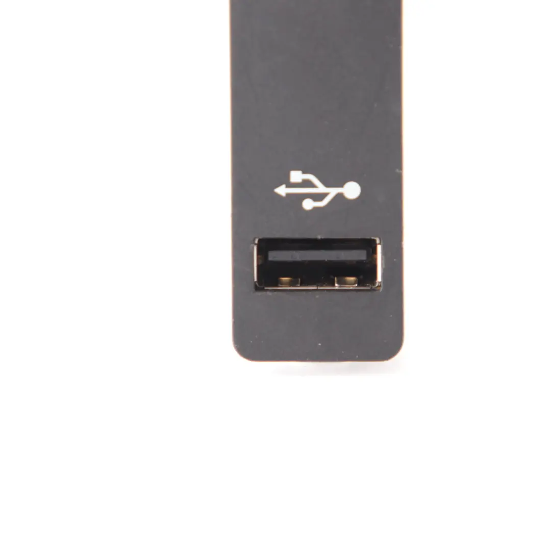  Prise USB BMW F45 X1 F48 Mini F55 F56 F57 F60 Port Connector Plug - SKU 6820397 - Numéro de pièce 6820397