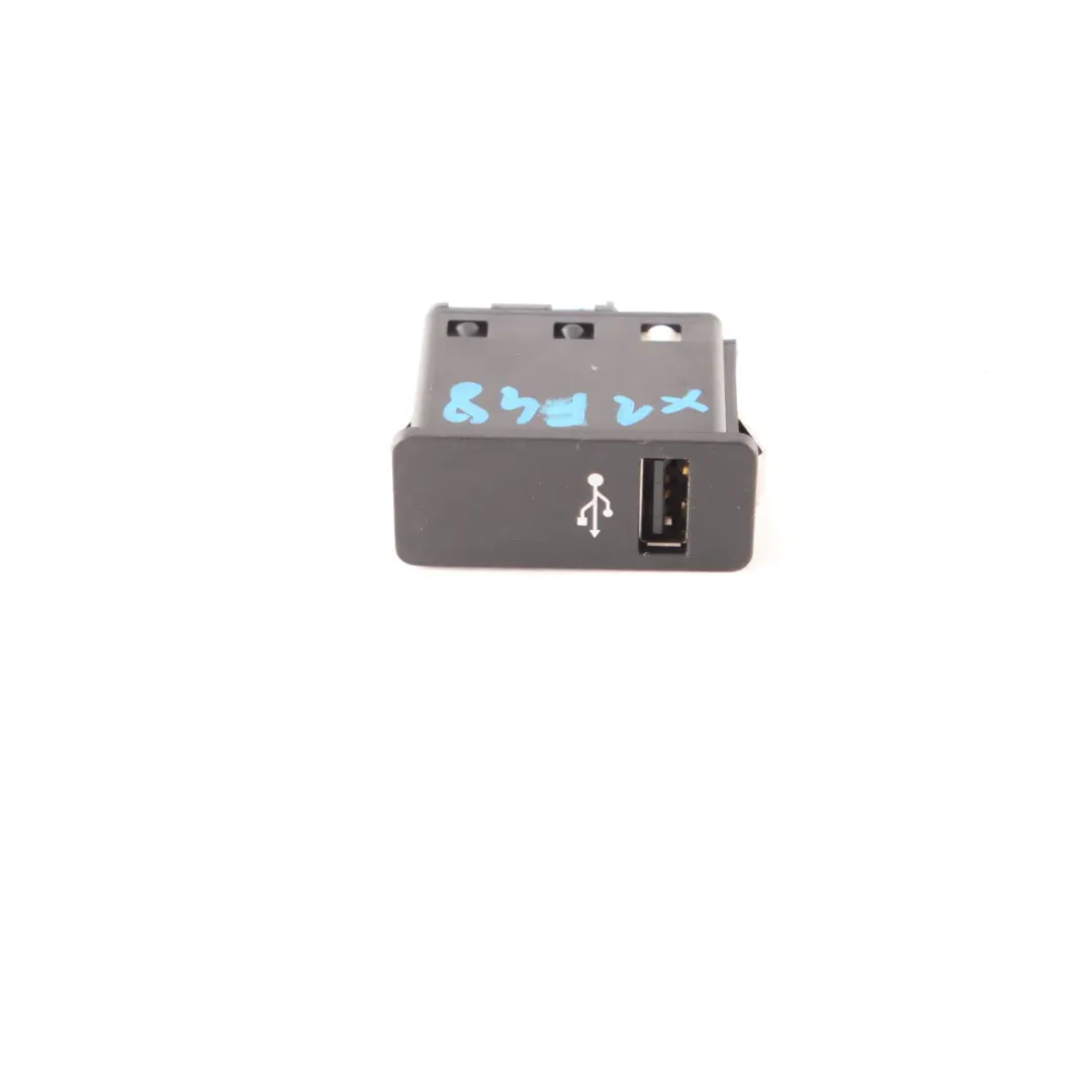  Prise USB BMW F45 X1 F48 Mini F55 F56 F57 F60 Port Connector Plug - SKU 6820397 - Numéro de pièce 6820397