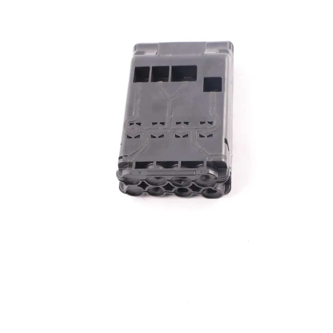 Titolare B Distributore Scatola giunzione 850W Unità fusibili per BMW F40 con numero di parte 6822572 BMW F40 Titolare B Distributore Scatola giunzione 850W Unità fusibili - SKU 6822572 - Numero di parte 6822572