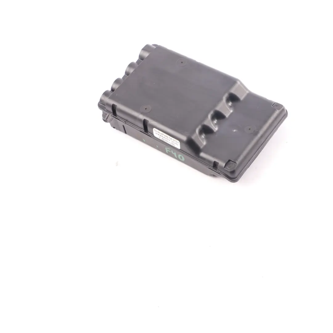 Soporte B Distribuidor Caja Conexiones 850W Fusible Control para BMW F40 con número de pieza 6822572 BMW F40 Soporte B Distribuidor Caja Conexiones 850W Fusible Control - SKU 6822572 - Número de pieza 6822572