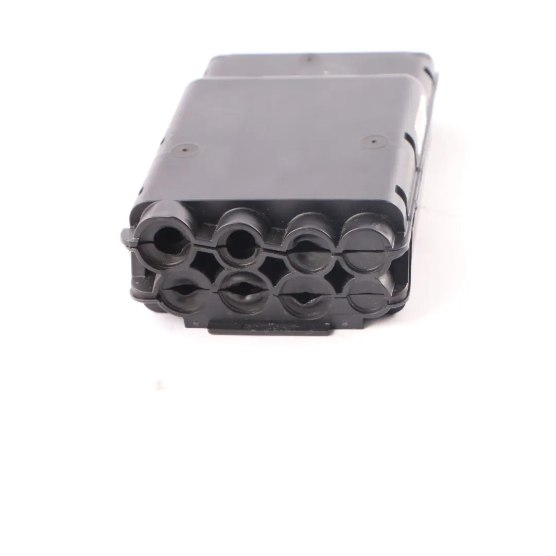 Soporte B Distribuidor Caja Conexiones 850W Fusible Control para BMW F40 con número de pieza 6822572 BMW F40 Soporte B Distribuidor Caja Conexiones 850W Fusible Control - SKU 6822572 - Número de pieza 6822572