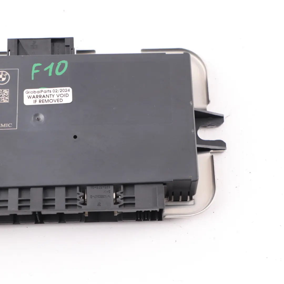 Footwell Light Control Unit Module ECU FRM III pour BMW F10 à propos du numéro de pièce 6823590 BMW F10 Footwell Light Control Unit Module ECU FRM III - SKU 6823590 - Numéro de pièce 6823590