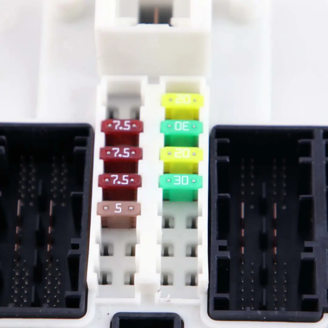 Moduł FEM Skrzynka Bezpieczników do BMW F20 F22 F30 F32 o numerze 6824386 BMW F20 F22 F30 F32 Moduł FEM Skrzynka Bezpieczników - SKU 6824386 - Numer Części 6824386