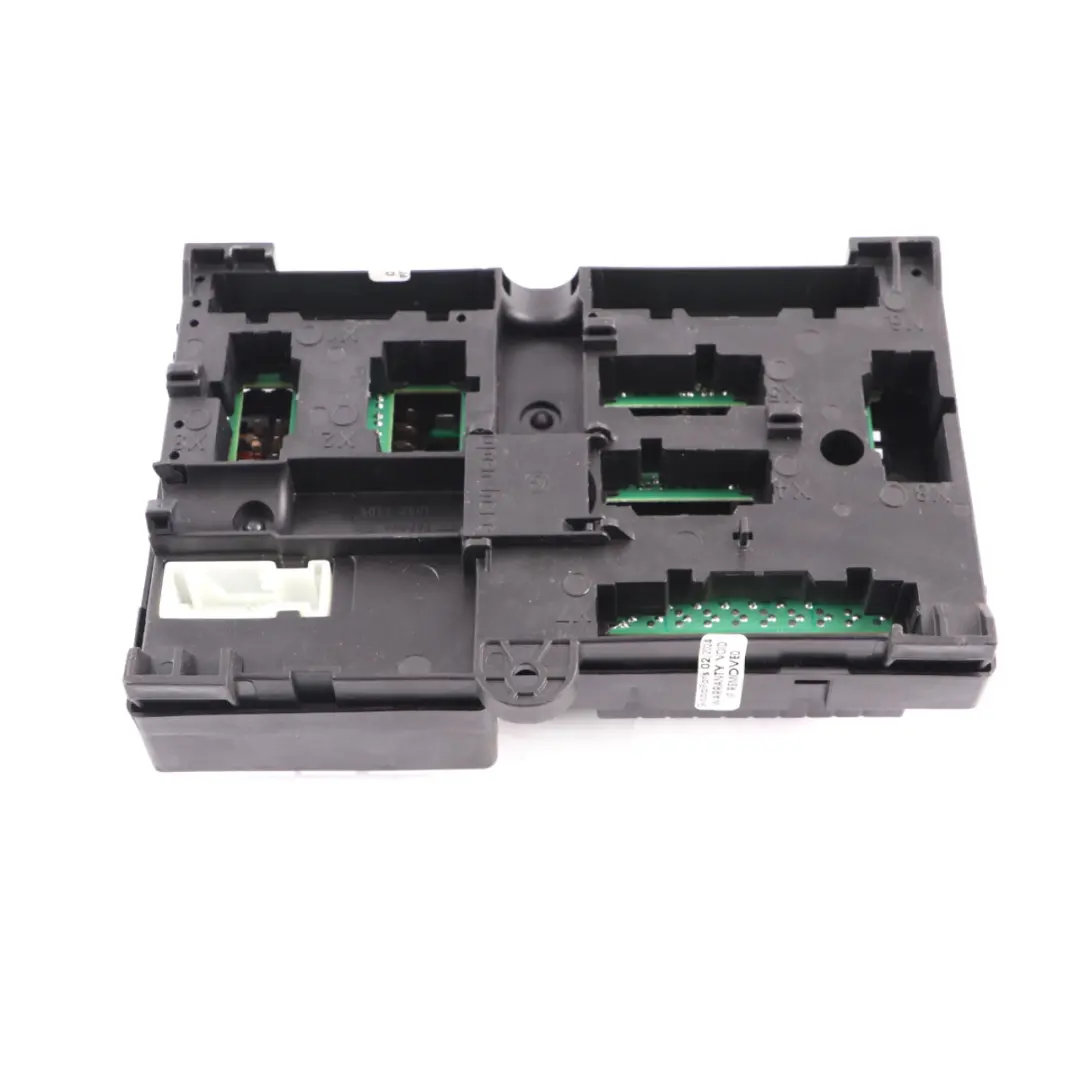 Caja de relés de fusibles Unidad de control ECU 8795477 para BMW X3 G01 con número de pieza 6828076 BMW X3 G01 Caja de relés de fusibles Unidad de control ECU 8795477 - SKU 6828076 - Número de pieza 6828076