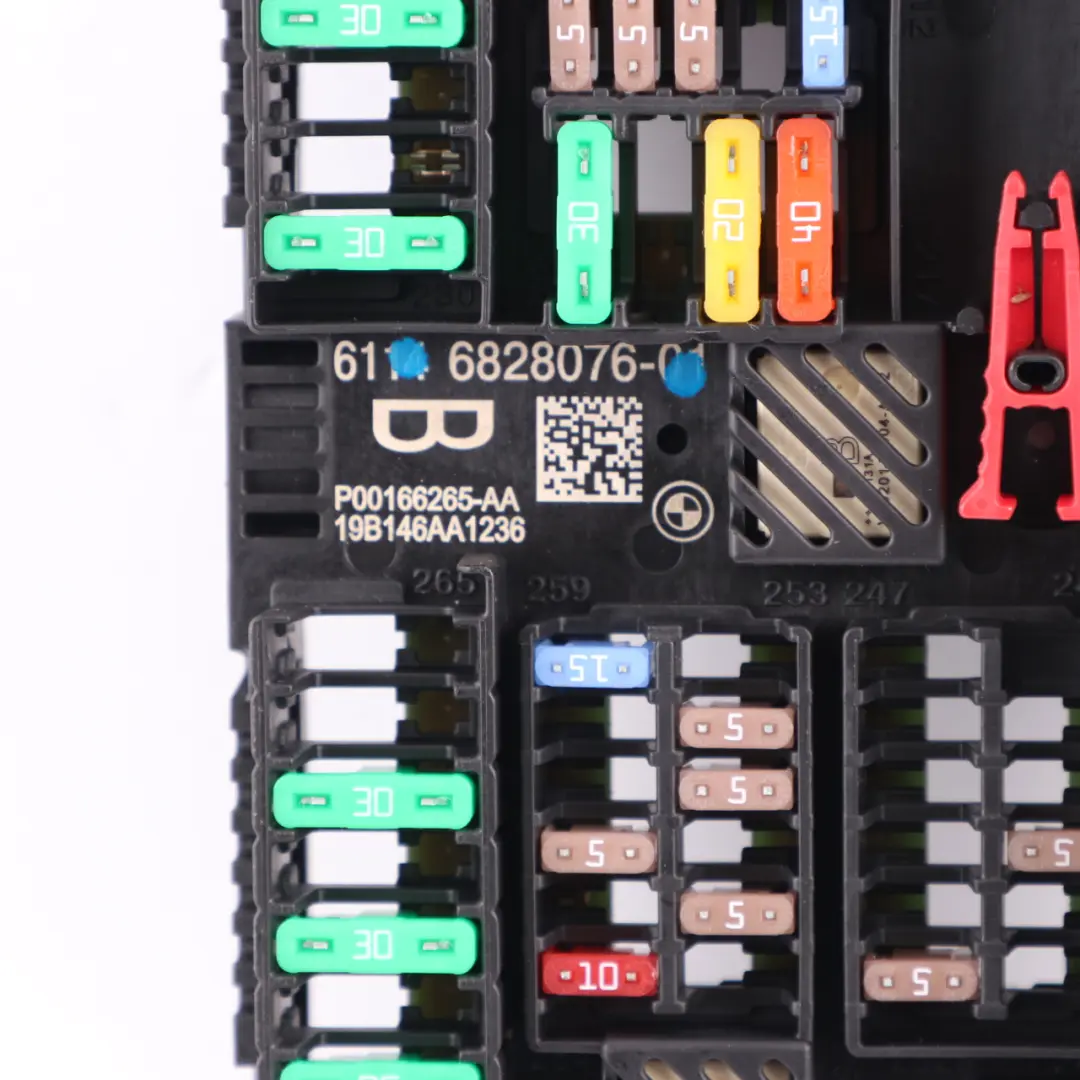 Caja de relés de fusibles Unidad de control ECU 8795477 para BMW X3 G01 con número de pieza 6828076 BMW X3 G01 Caja de relés de fusibles Unidad de control ECU 8795477 - SKU 6828076 - Número de pieza 6828076