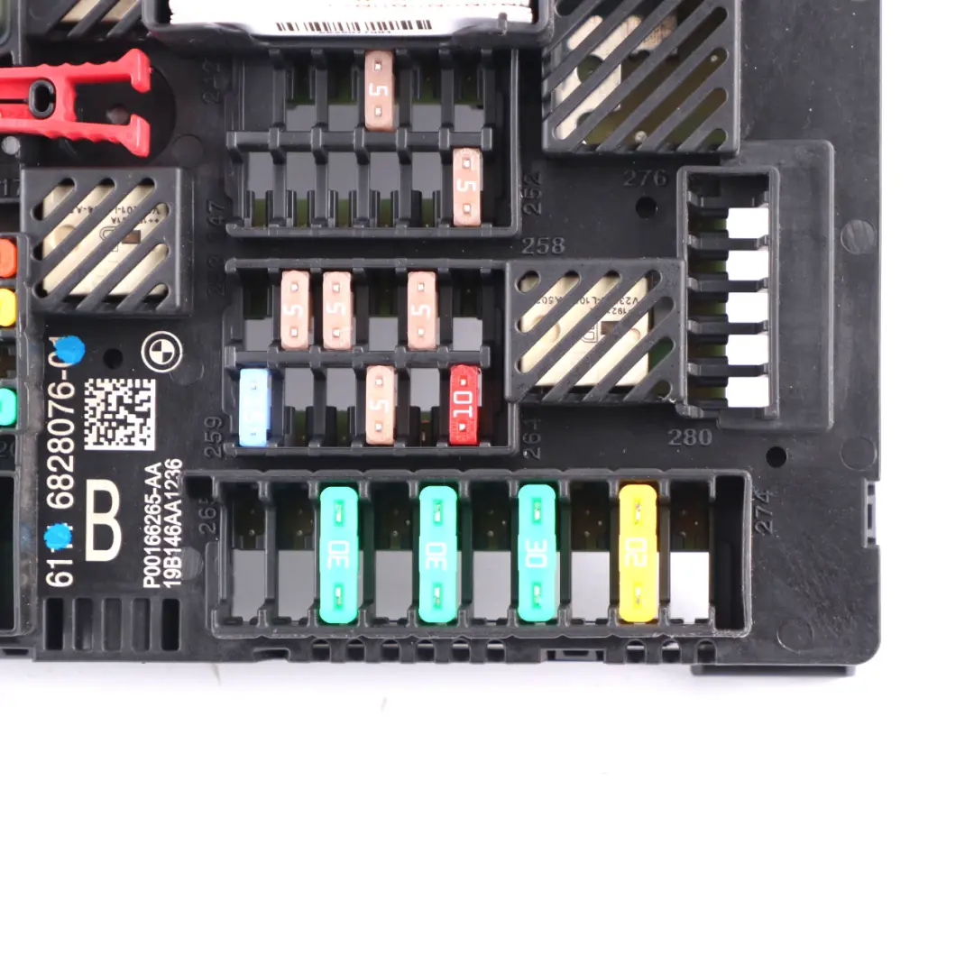 BMW X3 G01 Caja de relés de fusibles Unidad de control ECU 8795477 - SKU 6828076 - Número de pieza 6828076