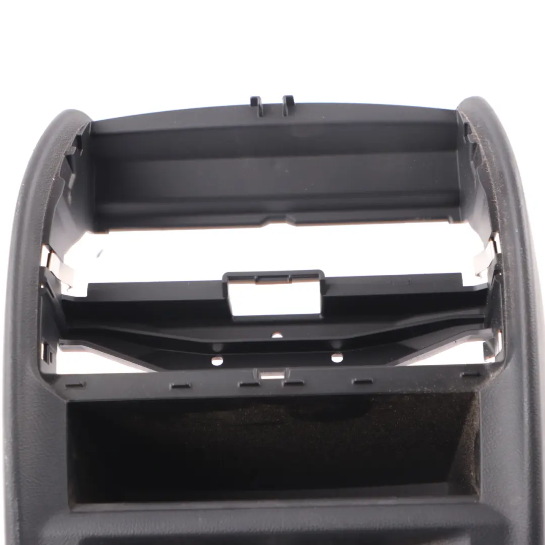 Consola Central Tapa Trasera Apoyabrazos Almacenaje 12V Enchufe Negro para BMW G30 con número de pieza 6833787 BMW G30 Consola Central Tapa Trasera Apoyabrazos Almacenaje 12V Enchufe Negro - SKU 6833787 - Número de pieza 6833787