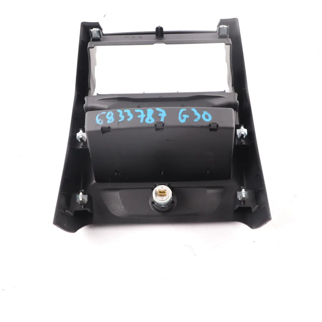 Mittelkonsole hinten Abdeckung Armlehne zurück Lagerung 12V Schwarz für BMW G30 mit Teilenummer 6833787 BMW G30 Mittelkonsole hinten Abdeckung Armlehne zurück Lagerung 12V Schwarz - SKU 6833787 - Teilenummer 6833787