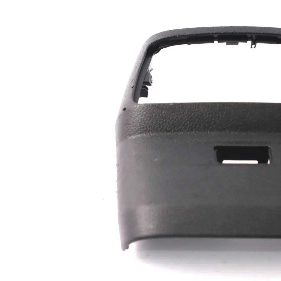 Consola Central Apoyabrazos Trasero Panel Cubierta Negro para BMW F45 F46 con número de pieza 6842321 BMW F45 F46 Consola Central Apoyabrazos Trasero Panel Cubierta Negro - SKU 6842321 - Número de pieza 6842321