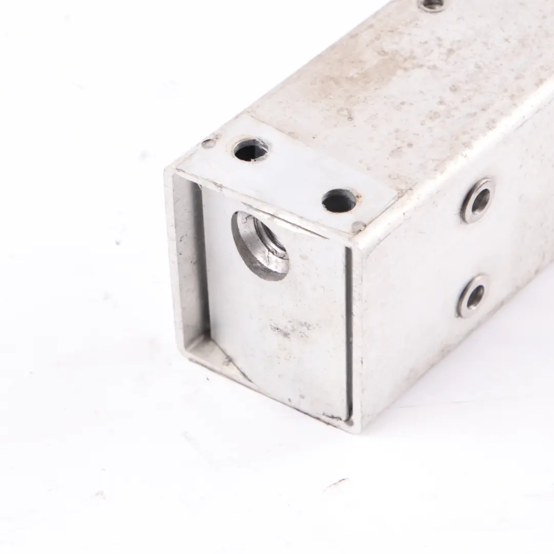  Pare-chocs Renfort BMW i3 I01 Support de barre collision arrière droite - SKU 6852704 - Numéro de pièce 6852704