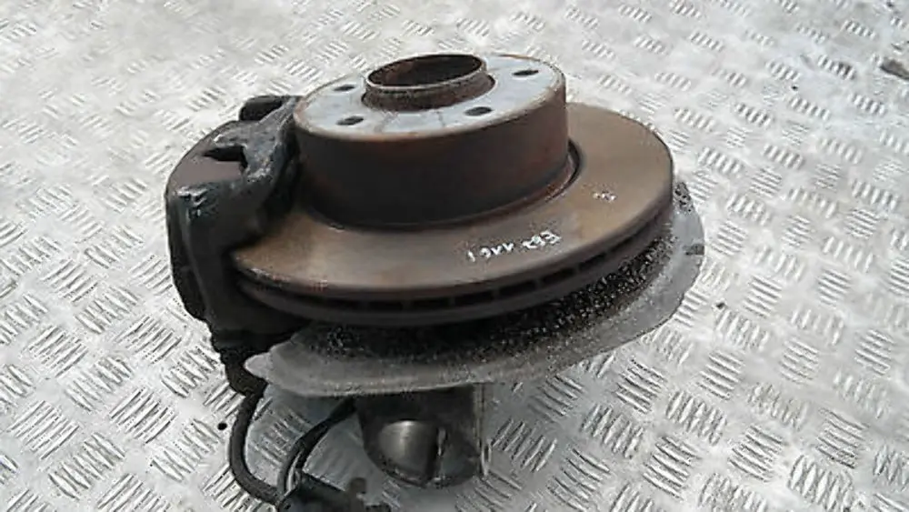 BMW 1 E81 E87 E87N Set Bremsscheibe belüftet Bremssattelgehäuse links - SKU 6854996 - Teilenummer 34116854996