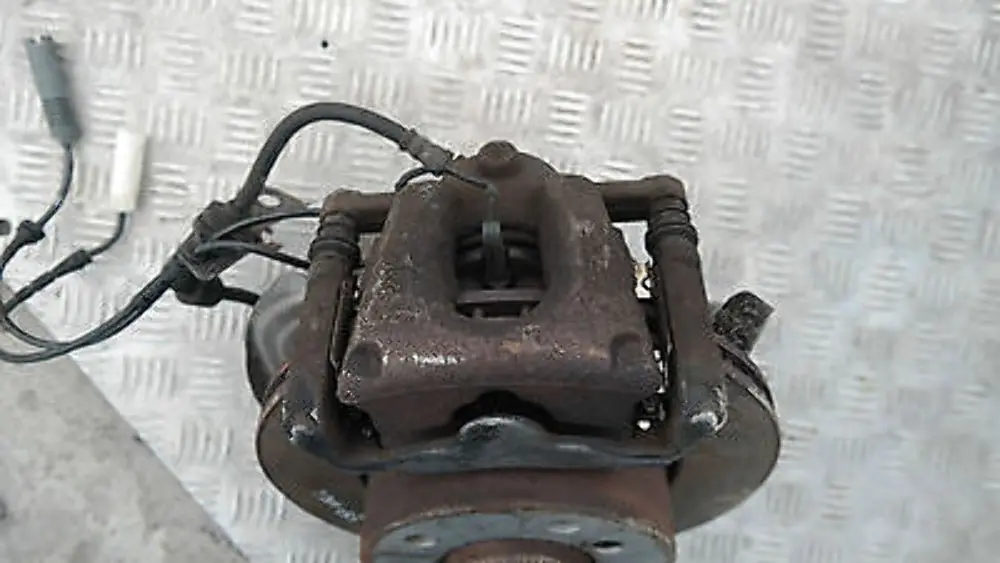 Pinza de disco de freno delantero izquierdo para BMW E81 E87 E87N con número de pieza 34116854996 BMW E81 E87 E87N Pinza de disco de freno delantero izquierdo - SKU 6854996 - Número de pieza 34116854996