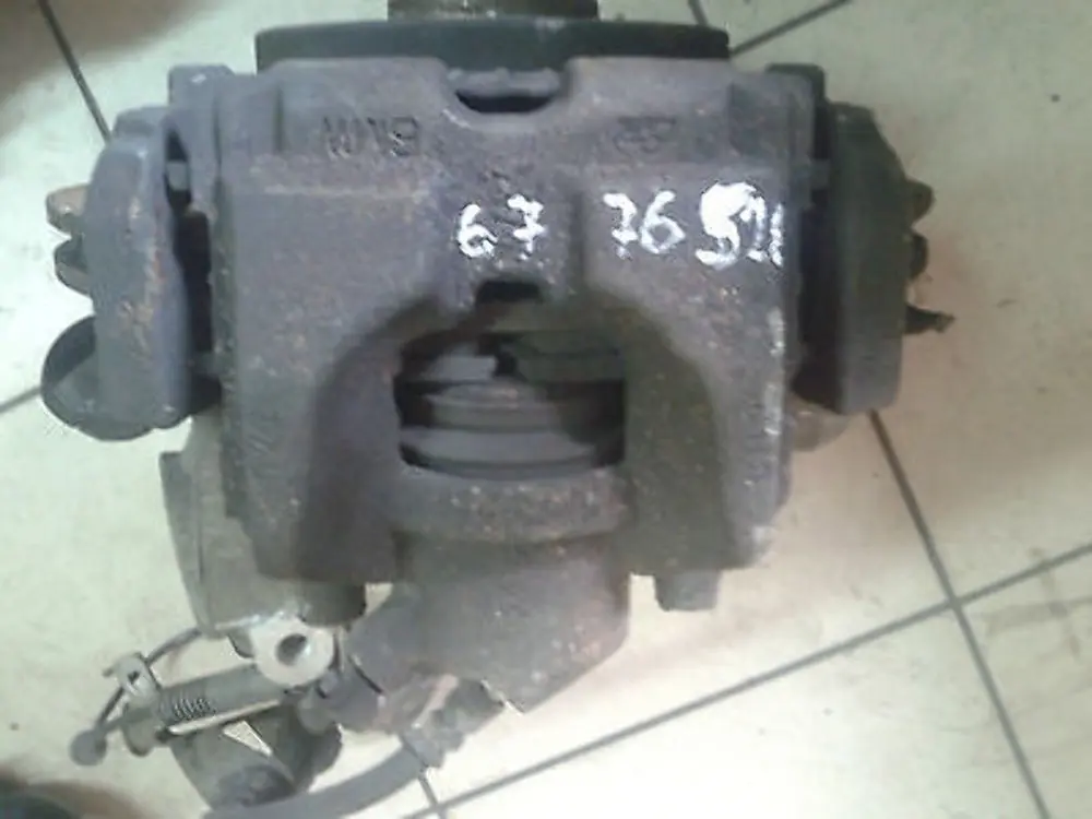 Complete front right brake caliper carrier to BMW 1 3 SERIES E81 E87N E90 E91 LCI with Part number 34116854998 BMW 1 3 SERIES E81 E87N E90 E91 LCI Complete front right brake caliper carrier - SKU 6854998 - Part number 34116854998