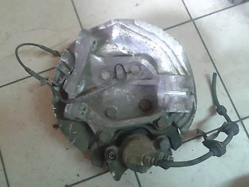 BMW 1 3 E87 E90 Set Bremsscheibe Bremssattelgehäuse recht Schwenklager - SKU 6854998 - Teilenummer 34116854998