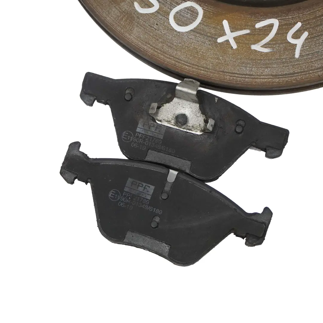 Juego pastillas freno disco ventilado 330X24 para BMW E90 E91 E92 con número de pieza 6854999 BMW E90 E91 E92 Juego pastillas freno disco ventilado 330X24 - SKU 6854999 - Número de pieza 6854999