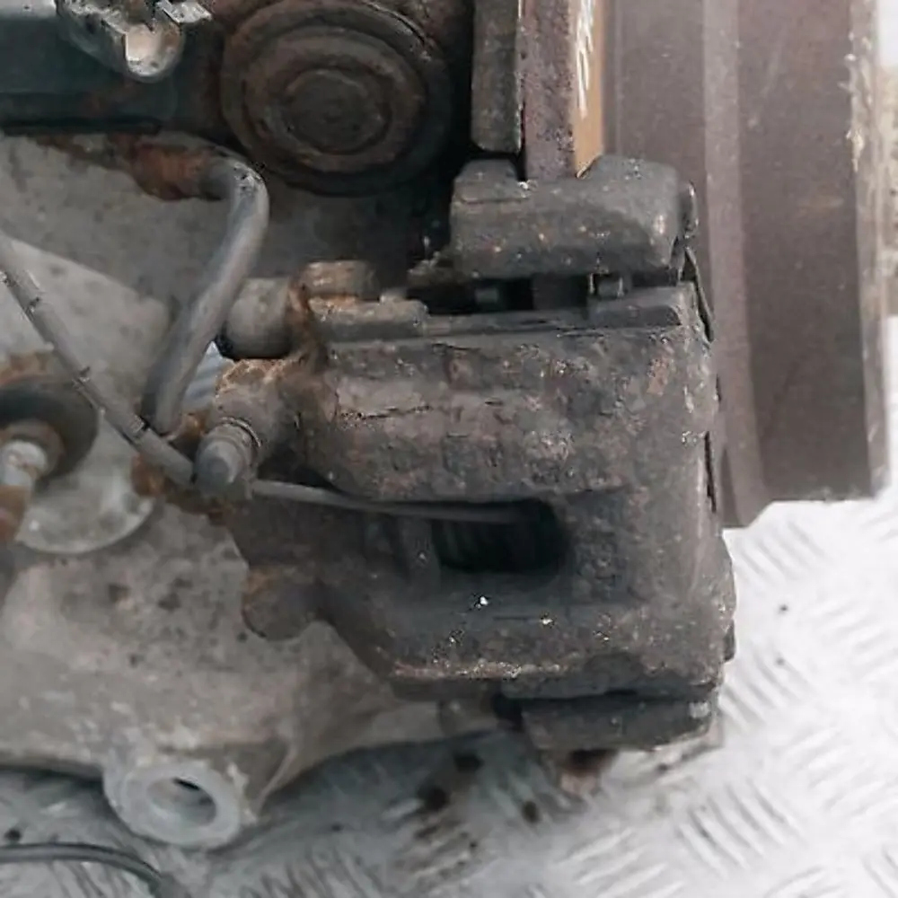 BMW E53 X5 3,0d M57 Zwrotnica tarcza prawy tył - SKU 6859678 - Numer Części 34216859678