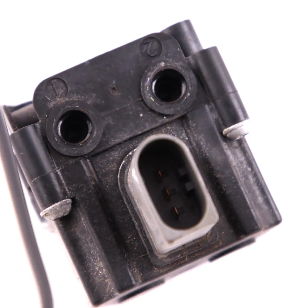 Suspension Supply Compressor Valve Control Unit to BMW X5 E70 X6 E71 Air with Part number 6859714 BMW X5 E70 X6 E71 Air Suspension Supply Compressor Valve Control Unit - SKU 6859714-1 - Part number 6859714