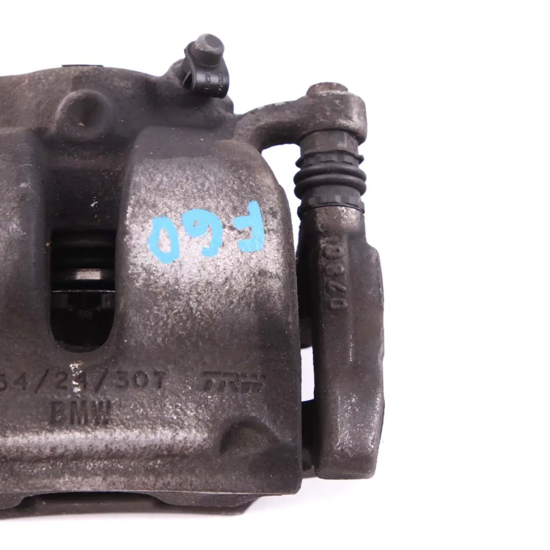 Zacisk Hamulcowy Przód Lewy do BMW F40 F48 Mini F54 F60 o numerze 6860265 BMW F40 F48 Mini F54 F60 Zacisk Hamulcowy Przód Lewy - SKU 6860265 - Numer Części 6860265