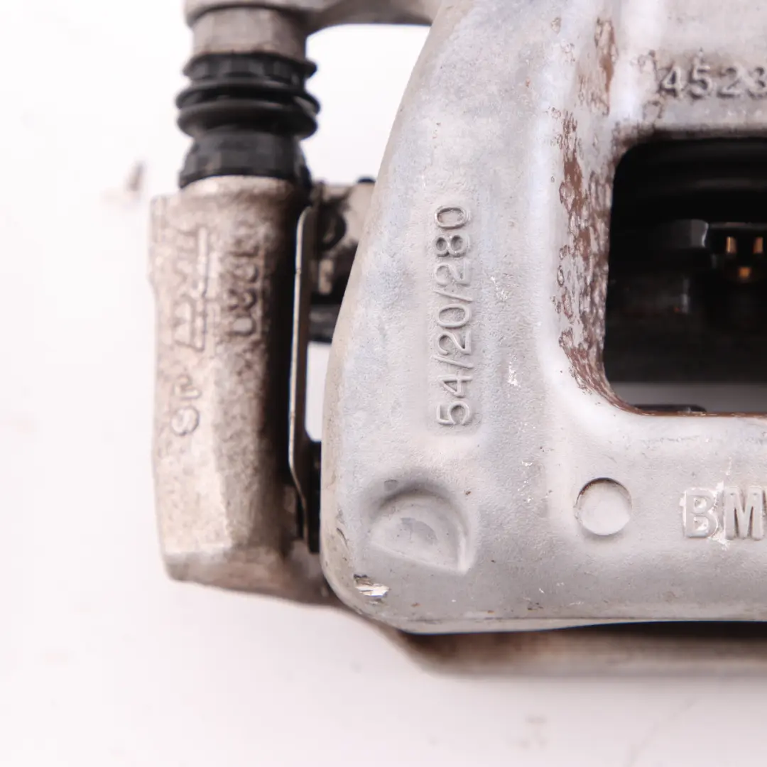 Pinza de freno delantero izquierdo Carcasa de la freno 54/20/280 para BMW i3 I01 con número de pieza 6860269 BMW i3 I01 Pinza de freno delantero izquierdo Carcasa de la freno 54/20/280 - SKU 6860269 - Número de pieza 6860269