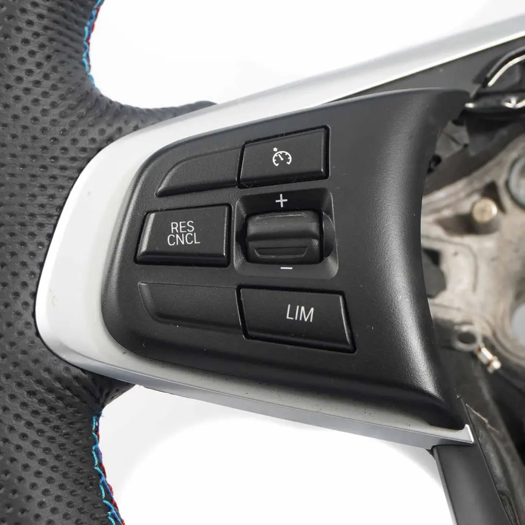 NUOVA Pelle Nera Volante Sportivo M-Tricolori per BMW F45 F46 X1 F48 X2 F39 con numero di parte 6860357 BMW F45 F46 X1 F48 X2 F39 NUOVA Pelle Nera Volante Sportivo M-Tricolori - SKU 6860357-2 - Numero di parte 6860357