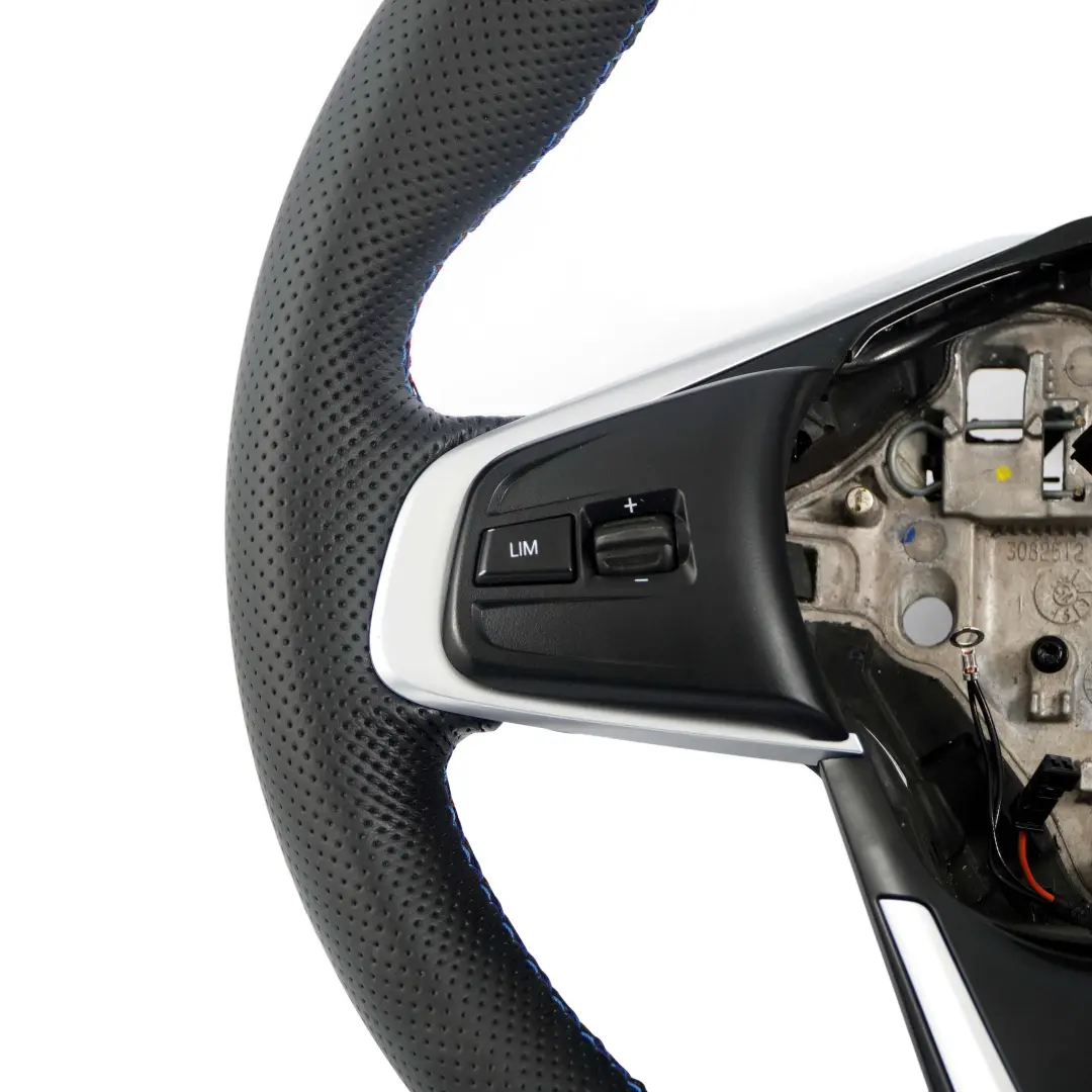 Nuova Pelle Nera Sport Volante Sportivo M-Tricolori per BMW F45 F46 X1 F48 con numero di parte 6860359 BMW F45 F46 X1 F48 Nuova Pelle Nera Sport Volante Sportivo M-Tricolori - SKU 6860359-1 - Numero di parte 6860359