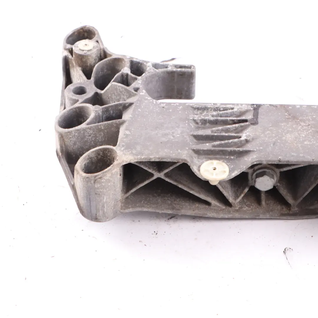 Soporte Transmisión Automática Travesaño para BMW G31 G11 G12 con número de pieza 6861580 BMW G31 G11 G12 Soporte Transmisión Automática Travesaño - SKU 6861580 - Número de pieza 6861580