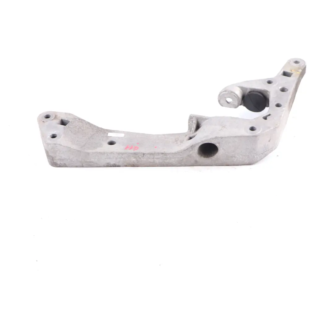 Supporto cambio croce cambio automatico per BMW G11 G12 con numero di parte 6861583 BMW G11 G12 Supporto cambio croce cambio automatico - SKU 6861583 - Numero di parte 6861583
