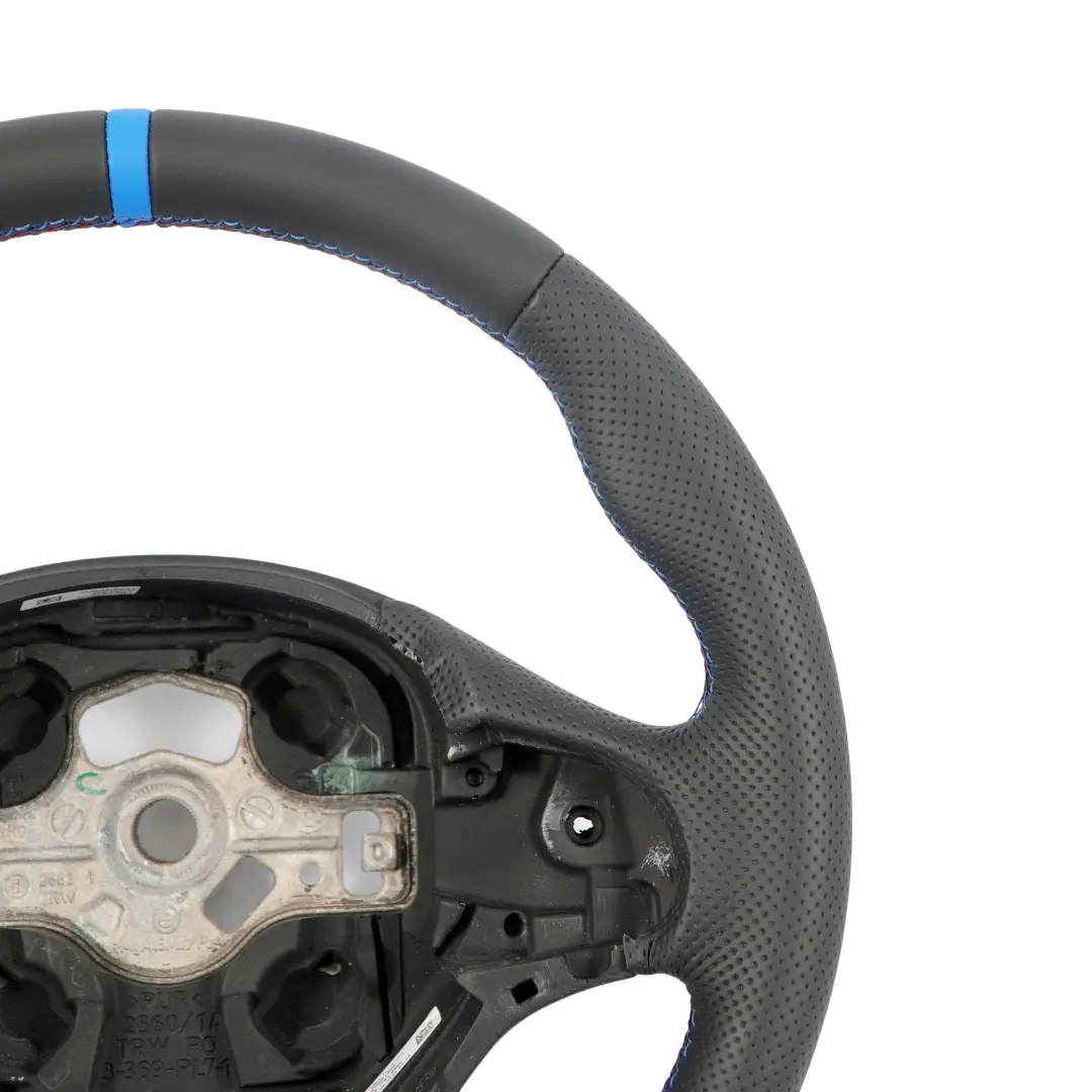 Nuova Pelle Nera Sport Volante M-Tricolori per BMW F20 F21 F22 F30 F31 F32 F36 con numero di parte 6863346 BMW F20 F21 F22 F30 F31 F32 F36 Nuova Pelle Nera Sport Volante M-Tricolori - SKU 6863346-2 - Numero di parte 6863346